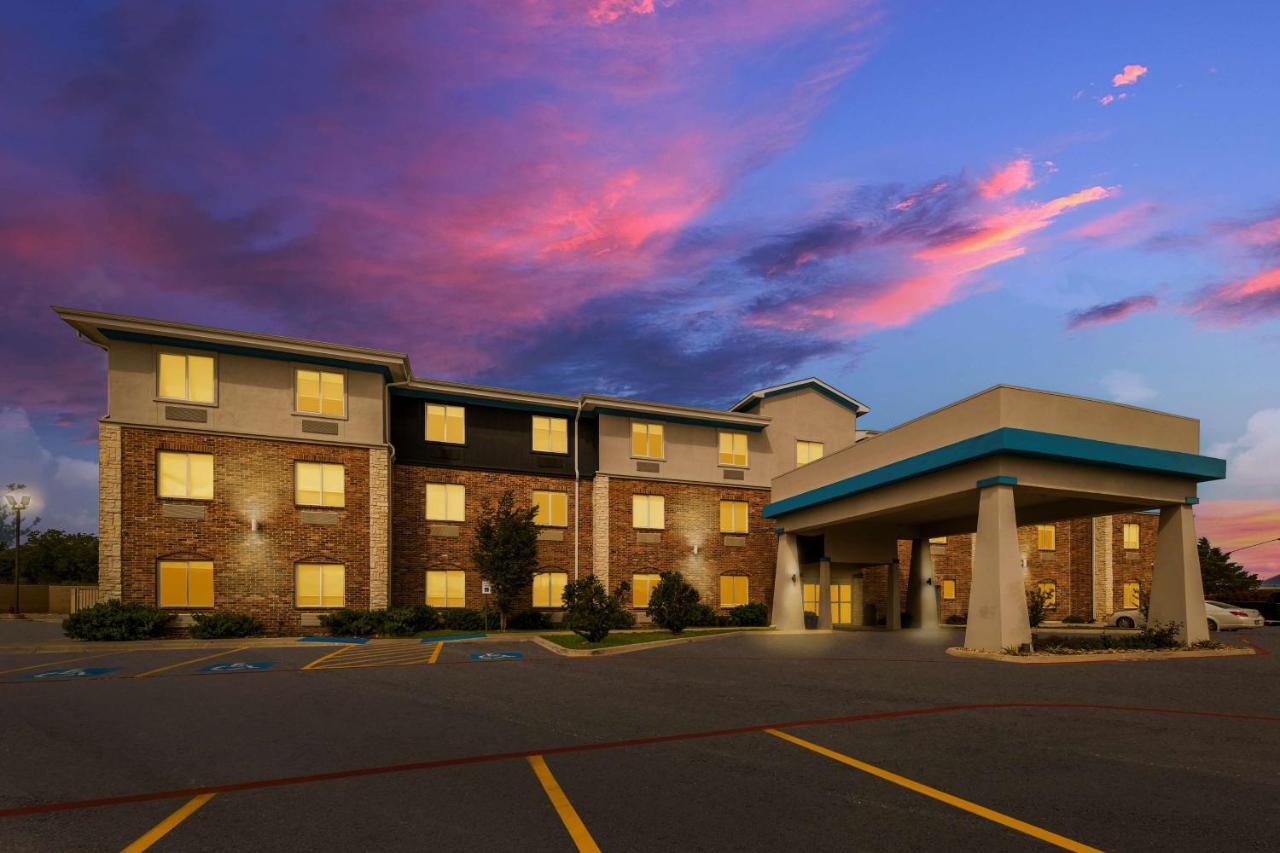 Best Western Bowie Inn & Suites Экстерьер фото